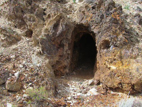 Middlegate Historic Gold Mine with massive Tailings